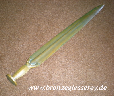 Photo eines bronzenen Schwertes