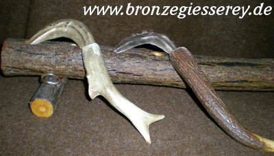 Photo von zwei Bronzesicheln