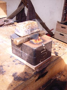 Die flssige Bronze beim Abkhlen